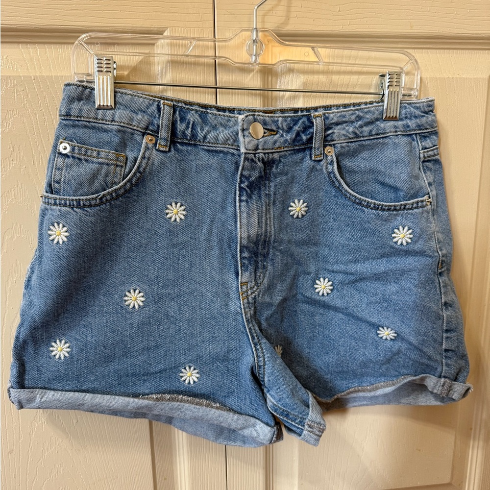 Francesca’s Embroidered Daisy Jean Shorts